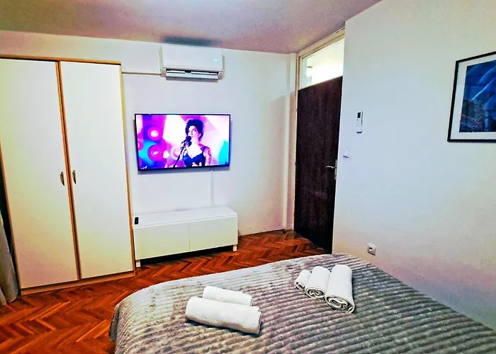 Centre 아파트 풀라